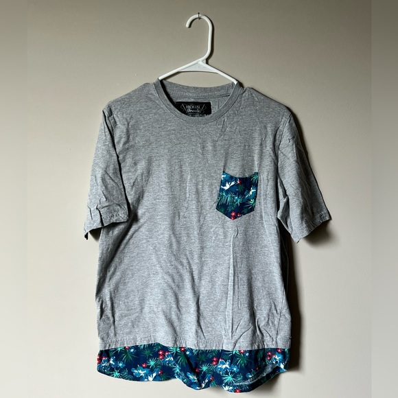 Broken Threads grey t-shirt with tropical print pocket and trim at the bottom - Picture 1 of 4